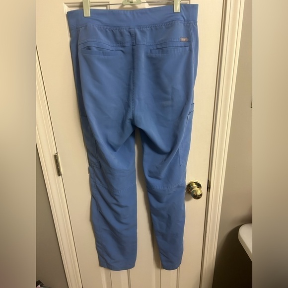 FIGS Technical Collection Healthcare Axim Scrub Pants Size Medium - Picture 4 of 7